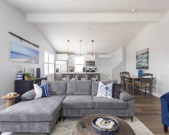 One of three new suites, walk to beach (#2A)! - New Buffalo - Living room