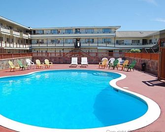 Ocean Shores Inn & Suites - Ocean Shores - Piscina