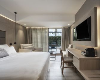 Sea View Cityscape Hotel - Glyfada