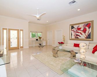 Sprat Bay Luxury Villa - George Town