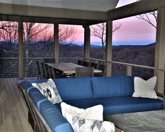 4220 Elevation Luxury 2017 Custom Mountain Home Long Range Panoramic Views - Sapphire - Balcón