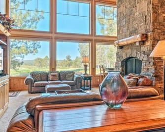 Luxury 6Bd/6.5 b, Hot Tub, A/C, Golf Course View, Pet Friendly - La Pine - Sala de estar