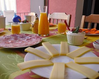 Annie's Bed & Breakfast - אזקונה