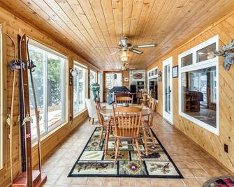 Dock, Deck & Fire Pit: Lakefront Home in Walker! - Walker - Dining room