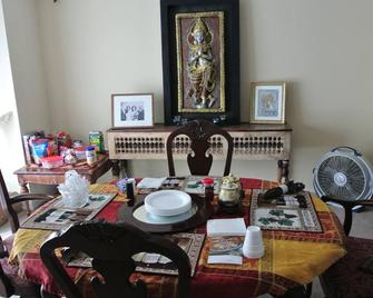 Bed And Breakfast In Hollywood Hills - Los Angeles - Eetruimte