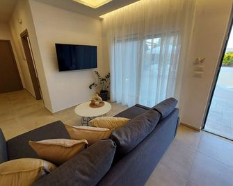 ng Lique Pool Garden Apartment - Rethymno - Olohuone