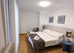 Apartamentos Plaza del Torico Teruel - Teruel - Schlafzimmer