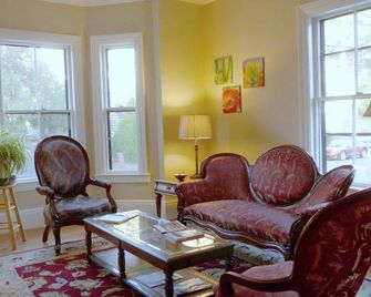 Davis Square Inn - Somerville