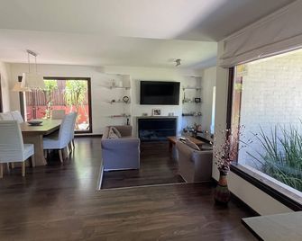 Family house in a residential area, close to everything in Punta del Este. - Punta del Este