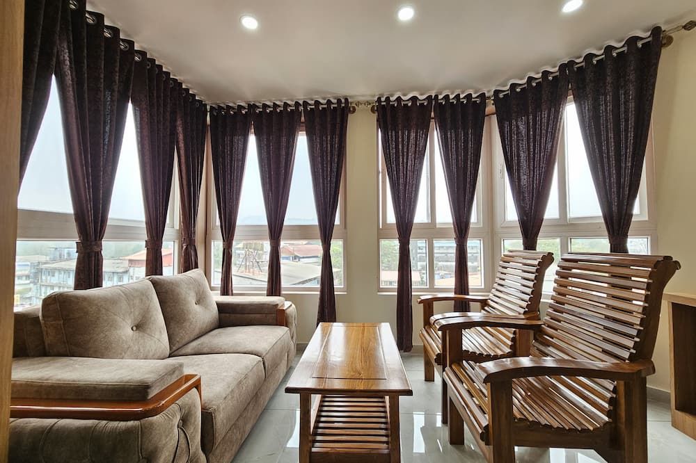 نافاراثنا كومفرتس - ماديخيري - غرفة معيشة