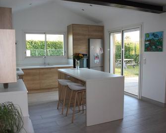 house with pool 10 km from the beach - Saubion - Dining room