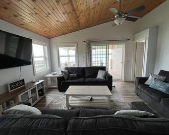 Cozy water front lake house with lake views of Bass Lake from almost every room! - Knox - Living room