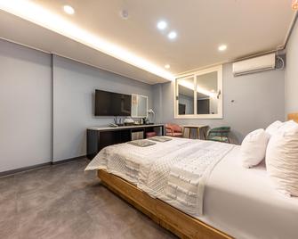Mokpo Nine Self Check-in Hotel - Mokpo - Habitación