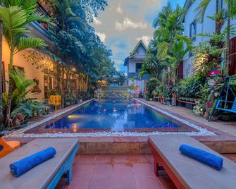 阿薩納克丹克爾精品酒店 - 暹粒 - 暹粒 - 游泳池