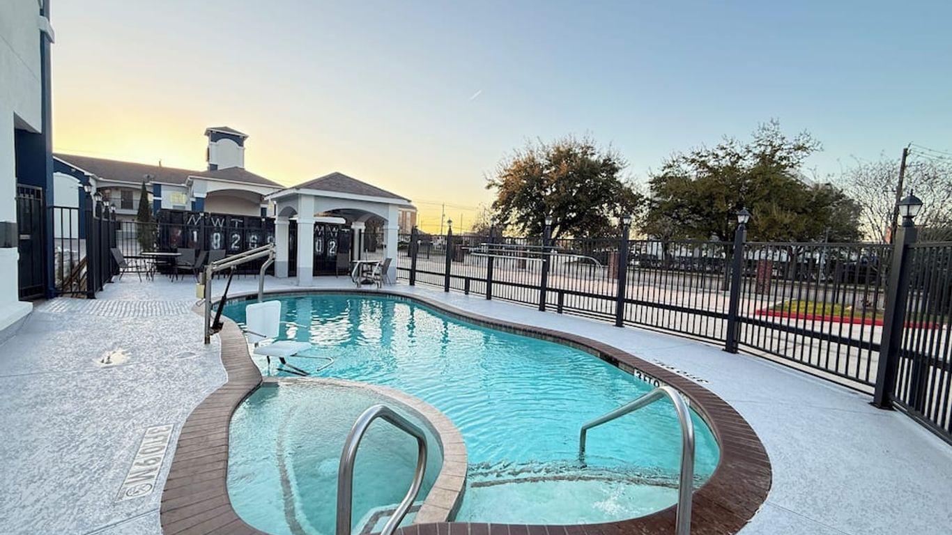 Regency Inn & Suites - Baytown