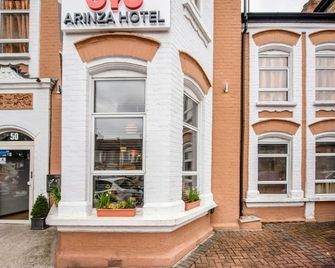 Arinza Hotel, London Ilford - Ilford - Building
