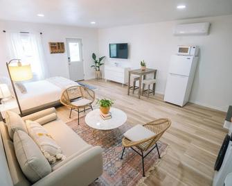 The Guest House at 5th & Carter - Columbia - Bedroom