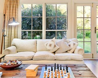 Mirrabooka Burrawang - Robertson - Living room