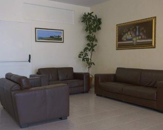 Hotel Il Timone - Carovigno - Wohnzimmer