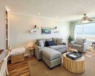 Gorgeous Beachfront Suite On Second Floor - Sleeps 4 - Pool and Sauna - Lincoln City - Stue