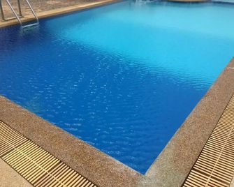 Laithong Hotel Ubon Ratchathani - Ubon Ratchathani - Uima-allas