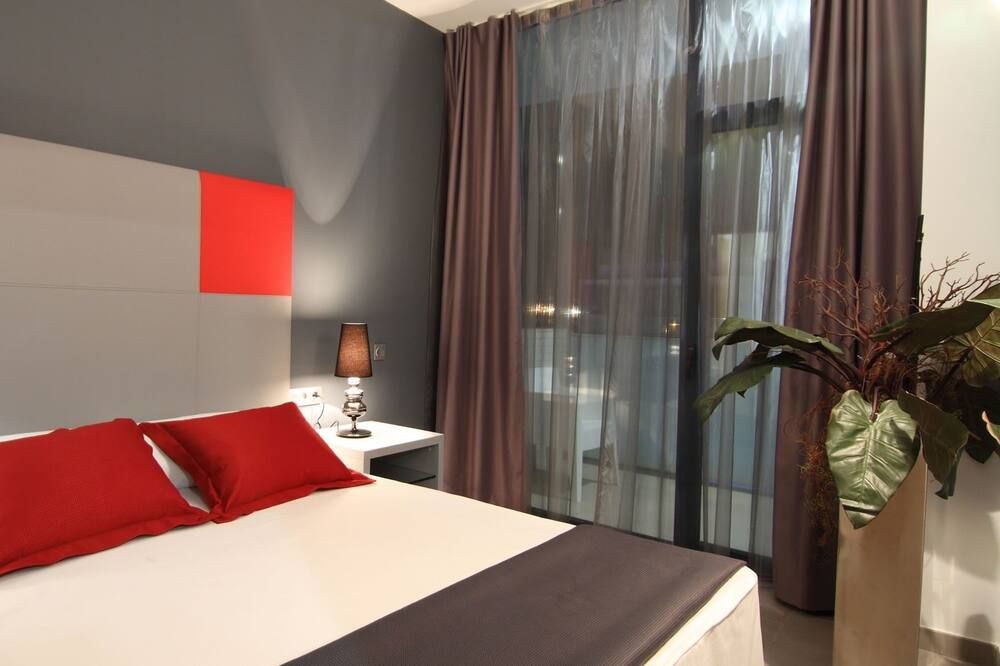 Four Elements Suites Aparthotel