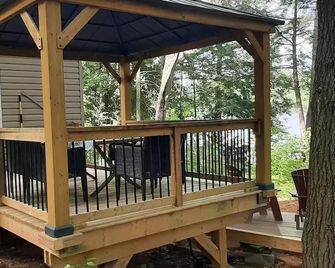 Newer Deluxe Cottage, Bon Echo Park - Cloyne - Balcony