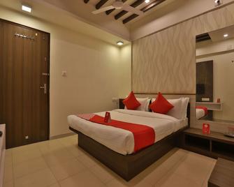 OYO 12147 Hotel Vibrant - Gandhinagar - Bedroom