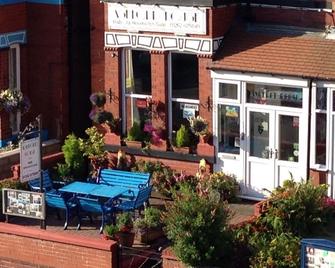 Ashford House Guest House - Bridlington - Patio