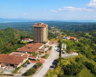 Cozy Studio Condo with WIFI at Splendido Taal Tower 1 beside Golf Course, pool - Laurel