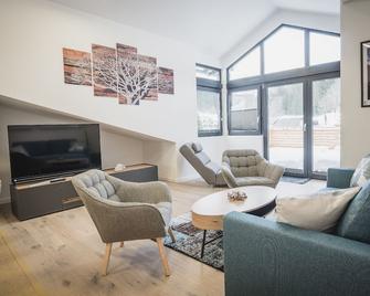 Apartment, at least 75 sqm -98 sqm, 2 bedrooms, living/bedroom, terrace or balcony, max. 6 persons - Gaming - Living room