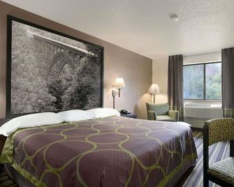 Super 8 by Wyndham Weston WV - Weston - Ložnice