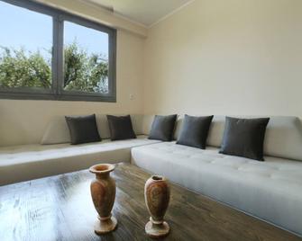 Captain Ikaros - Agios Kirykos - Living room