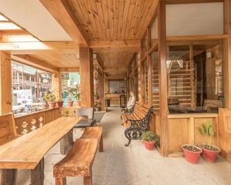 The Whispering Inn Resort and Bar (An Exotic Vintage Beauty ) - Manali - Dining room