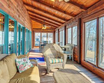 Boat Ramp and Dock Kentucky Lake Cabin with Fire Pit - Camden - Sala de estar