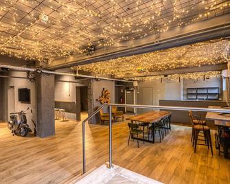 هوستل تراستيفير - روما - مطعم