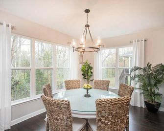 Tim's Ford Lakeside House w/ Golf-cart - Tullahoma - Eetruimte