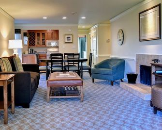 Lovely 2 BR Condo in 4 Historic Golf Resort - Williamsburg - Sala de estar