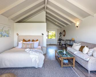 The Moorings Studio Apartments - Oneroa - Bedroom