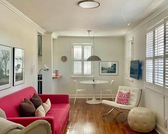 Historic Roswell one bedroom charmer - Roswell - Living room