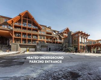 Solara Resort Canmore Pet-Friendly Corner Suite - كانمور - مبنى
