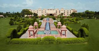 The Gold Palace & Resorts - Jaipur - Bể bơi