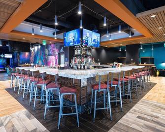 Your Home Away From Home! 2 Onsite Swimming Pools and Arcade, Free Parking - Monticello - Бар