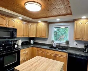 Bright & Open Home in North Pole - North Pole - Cocina