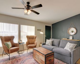 Utah Retreat - Hot Tub, Deck and Near National Parks - Escalante - Sala de estar