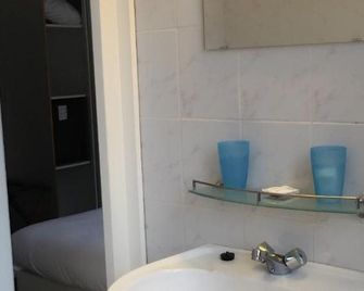 Hotel Claridge - Blankenberge - Bathroom