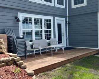 Enjoy Lake Life on Big Bass Lake, Bemidji MN - Bemidji - Patio