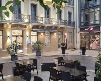 Square Hotel - Нім