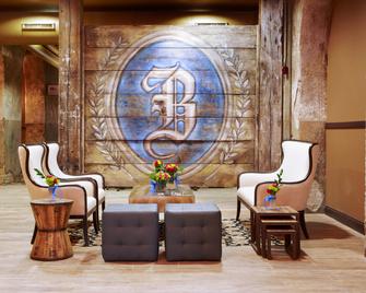 Brewhouse Inn and Suites - מילווקי - טרקלין