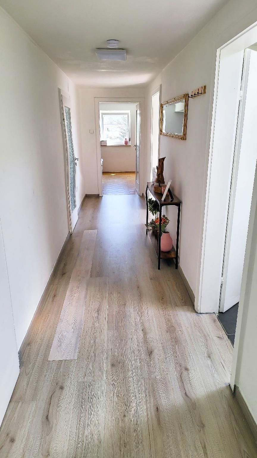 DG Rechts 40m 2-Zimmer Wohnung - Freilassing - Gang